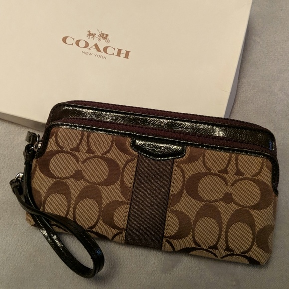 Coach Handbags - Classic Coach Wallet • Brown